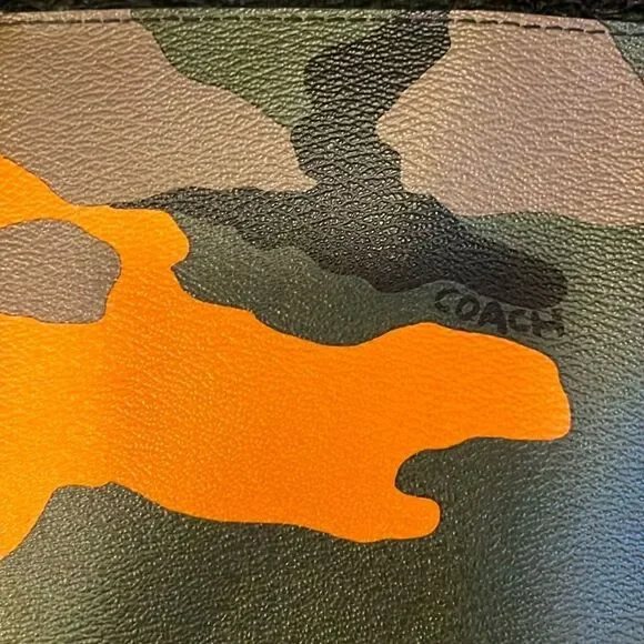 Large Coach in Camouflage ShoulderBag - Picture 10 of 15